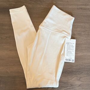 Lululemon leggings
Align HR
Size 6
Color bone